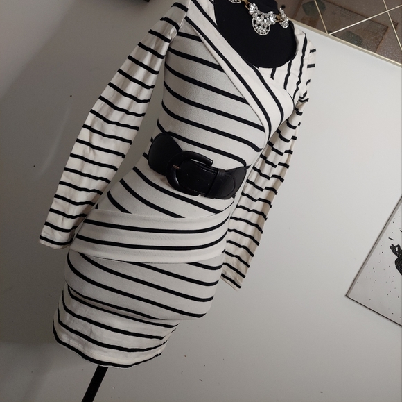 White stripe bodycon dress with attached belt - Picture 4 of 11